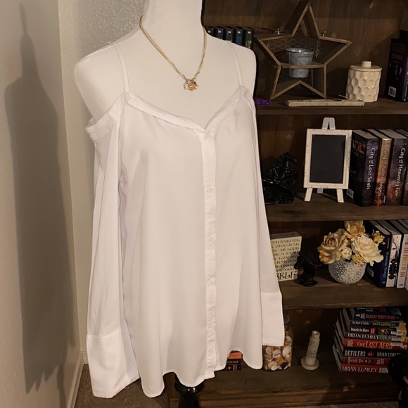 Treasure and Bond Cold Shoulder Top - Picture 4 of 9